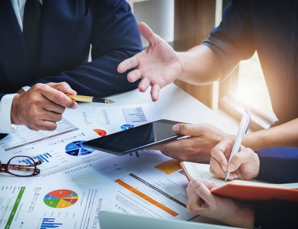 Аутсорсинг для малого бизнеса: стоит ли нанимать исполнителей?