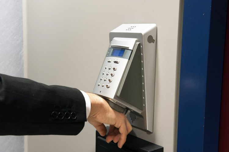 Как использовать биометрические системы контроля доступа для МСП