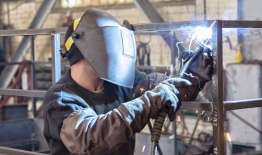 Нехватка квалифицированных рабочих со средним или среднеспециальным образованием.