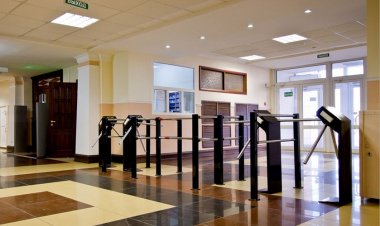 За оскорбление охранника студент заплатит штраф