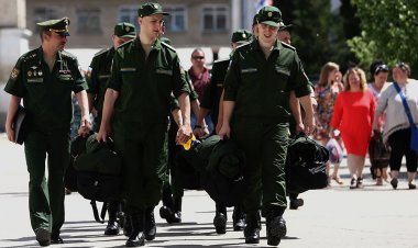 Иностранцам определили срок службы по контракту