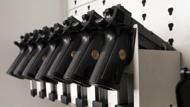 Применение оружия охранником