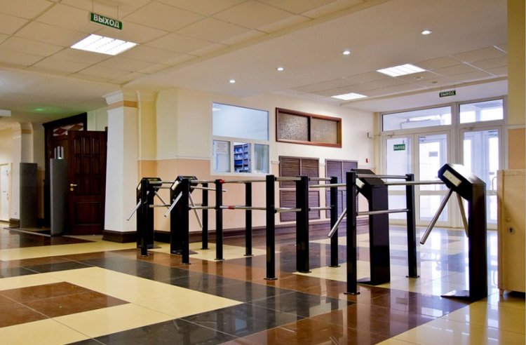 За оскорбление охранника студент заплатит штраф