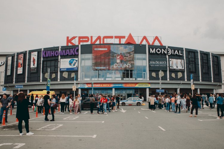 Как работает охрана в торговом центре, вместо охранников контролеры.