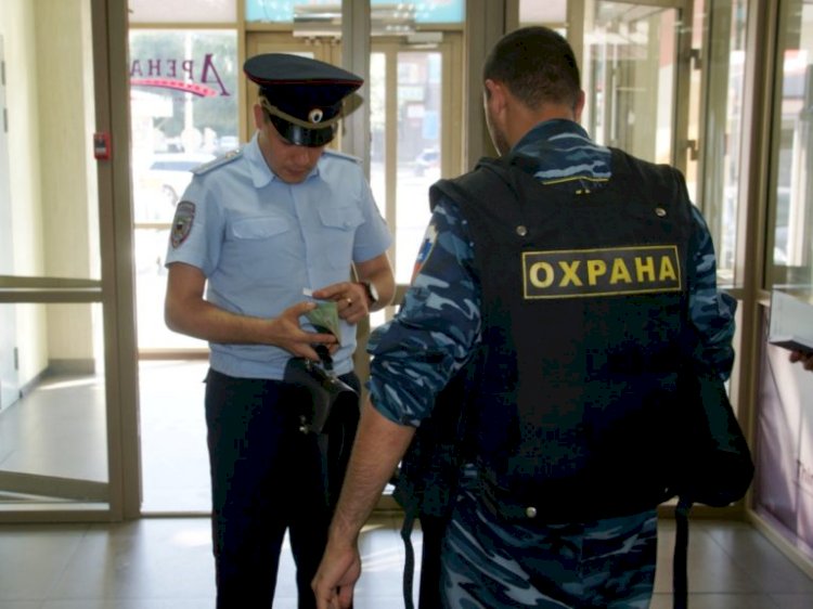 ЧОО привлечен к ответственности за то что один из сотрудников работал без удостоверения частного охранника и без личной карточки охранника.